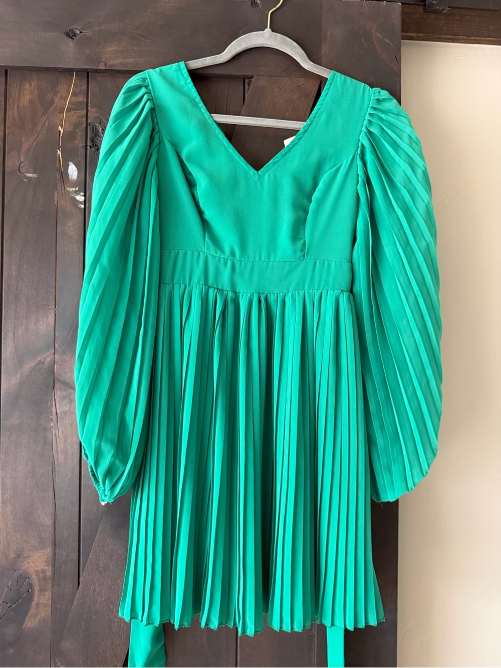 Jessica Simpson Emerald Green Pleated V-Neck Long Sleeve Dress